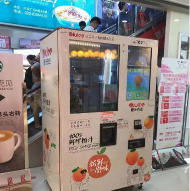 آلة بيع عصير الفاكهة الطازجة Saimon وعاء ضغط PLC 800W للمطار